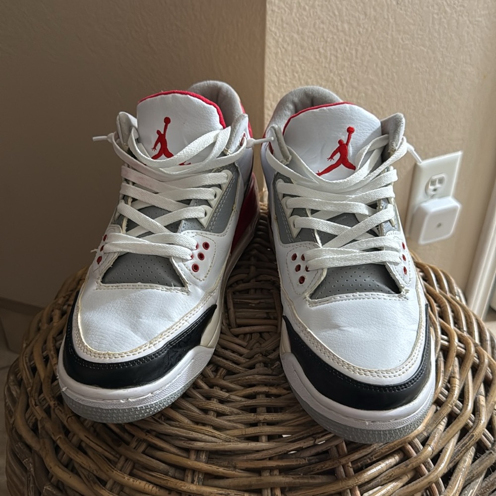 Air Jordan 3 retro Fire Red size 11 US